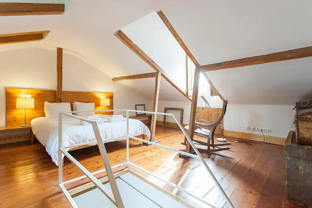 Central, Charming, Quiet, Garden&Parking Lissabon Appartement
