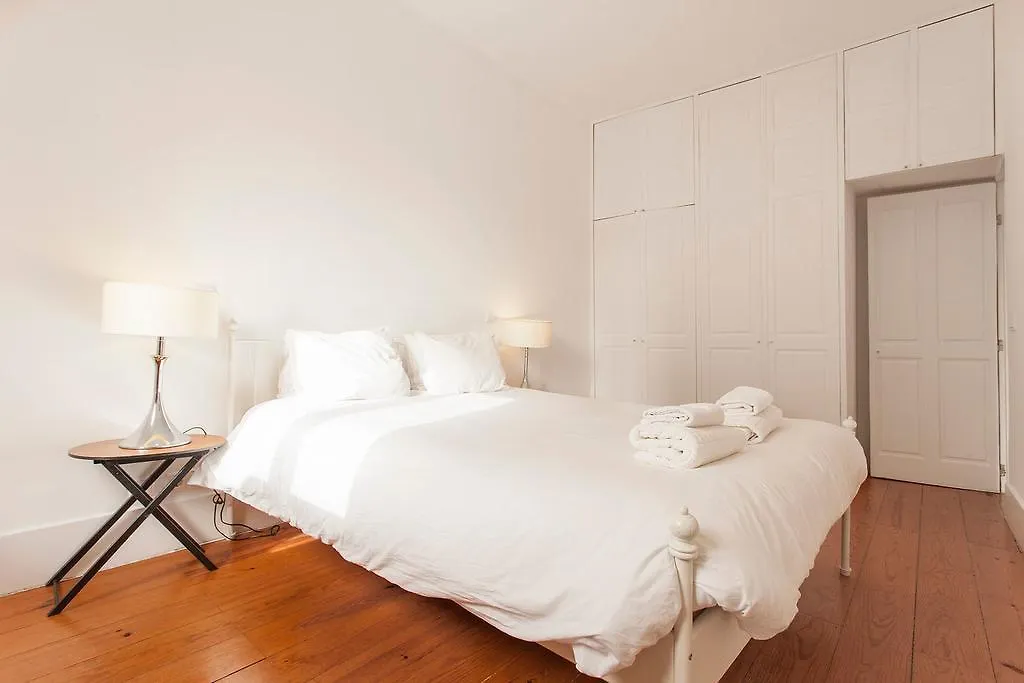 Central, Charming, Quiet, Garden&Parking Lissabon Appartement