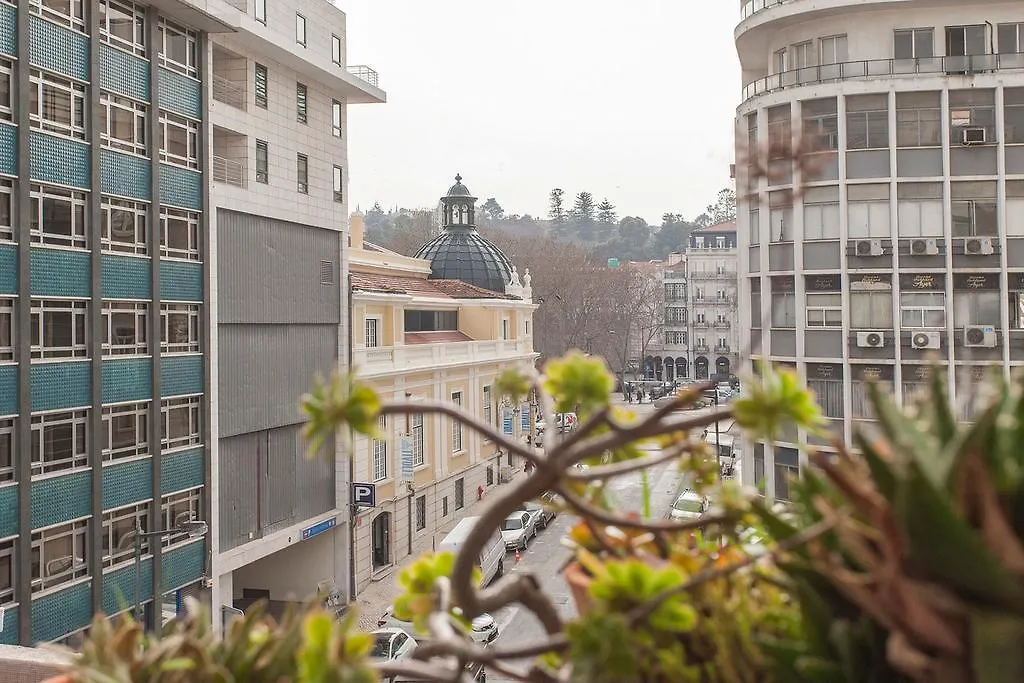 Central, Charming, Quiet, Garden&Parking Lissabon Appartement